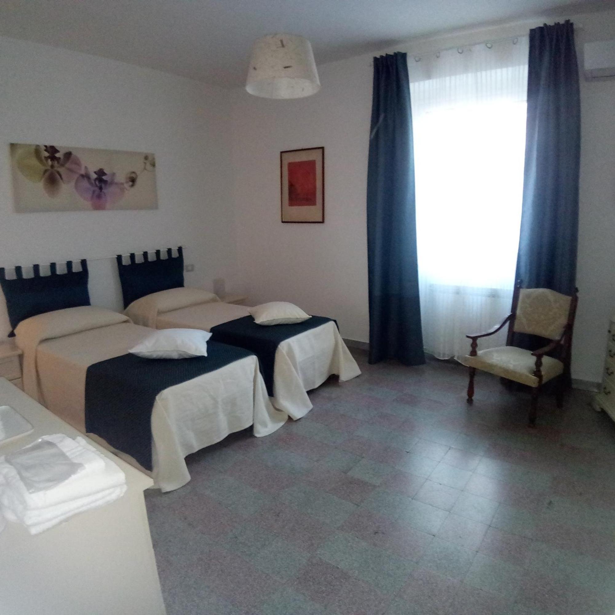 Corsomessina64 Bed and Breakfast Crotone Exteriör bild