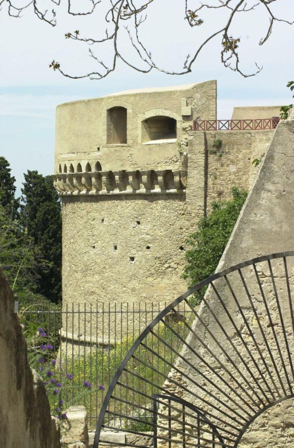 Corsomessina64 Bed and Breakfast Crotone Exteriör bild